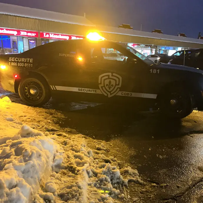 Véhicule de réponse d'alarme en service