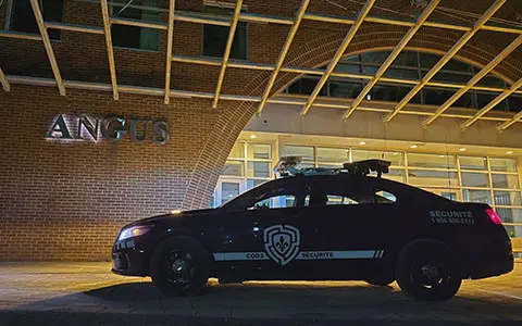 Véhicule COD3 en surveillance de bâtiment